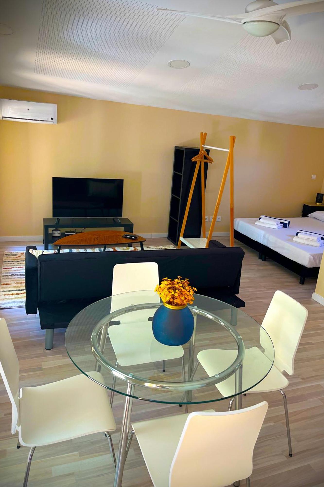 Fee4Me Cabin With Pool And Garden San Martín de la Vega Εξωτερικό φωτογραφία